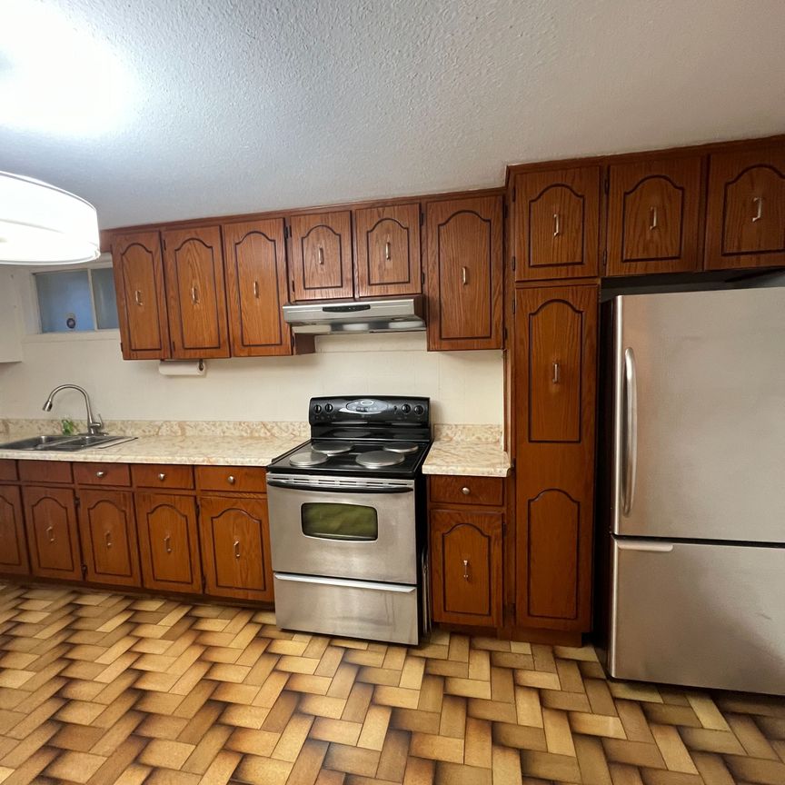 For Lease - 6 Romanway Crescent, Toronto, Ontario - Photo 1