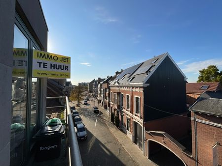 Mooi appartement in centrum Beveren met twee slaapkamers en balkon - Foto 4