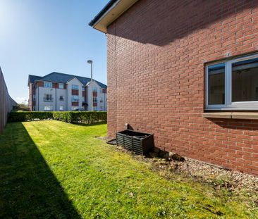 2 bedroom end of terrace house to rent - Photo 1