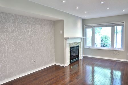 For Lease - 120 Long Point Drive, Richmond Hill, Ontario - Photo 2