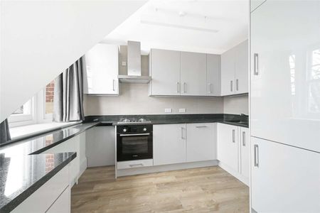 *3D Virtual Tour Available* A brand new to market a completely refurbished one bedroom apartment on the top floor of this impressive period building in Addison Gardens - Photo 3