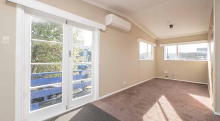 Sunny Renovated 2 Bedroom Unit - Available in December - Photo 5