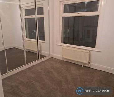 2 bedroom end of terrace house to rent - Photo 3