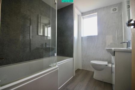 2 bedroom end of terrace house to rent - Photo 3