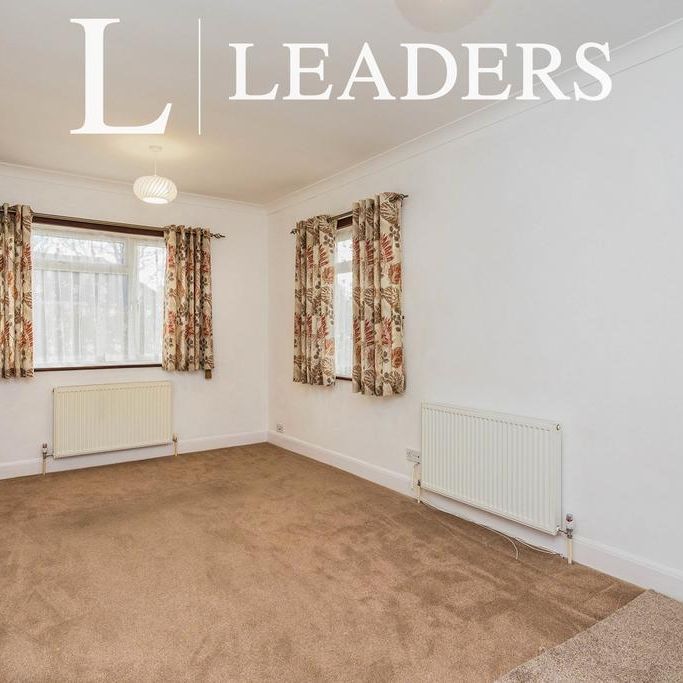 3 bedroom bungalow to rent - Photo 1