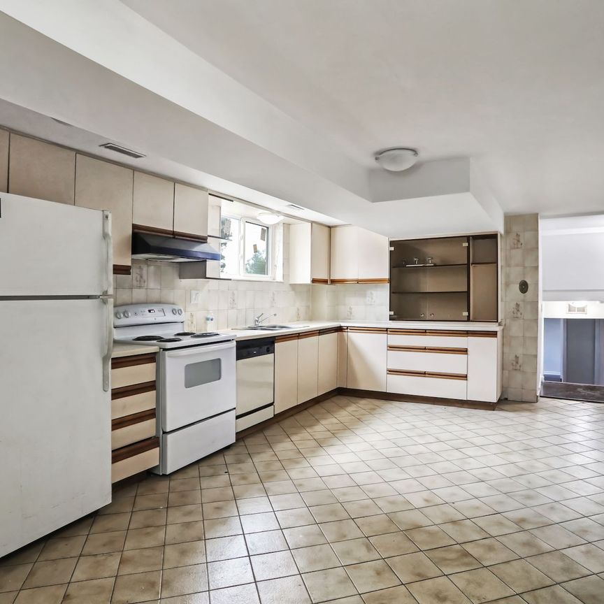 For Lease - 16 Kingsdown Drive Unit# Lower, Toronto, Ontario - Photo 1