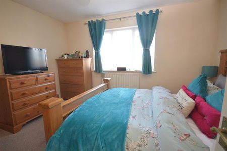 2 bedroom end of terrace house to rent - Photo 4