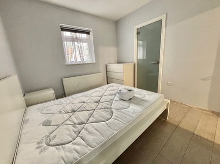 Bellevue Road, Southampton - Photo 3