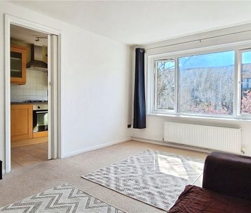 Buckingham Avenue, Perivale, Greenford, Middlesex, UB6 7RD - Photo 6