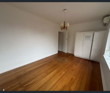 HUGE TWO BEDROOM APARTMENT IN THE HEART OF GLEN HUNTLY! - Photo 4