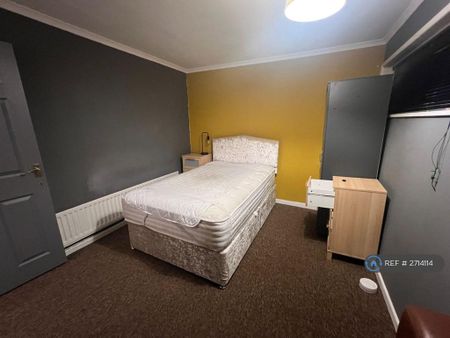 3 bedroom flat to rent - Photo 5