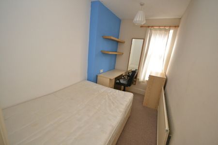 4 bed Mid Terraced House for Rent - Photo 4