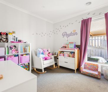 Modern Family Living in Fraser Rise - Photo 6