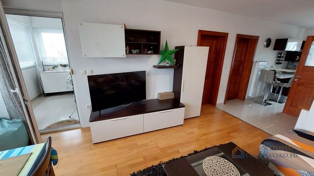 Pronájem bytu 1+kk 70 m² - Photo 1