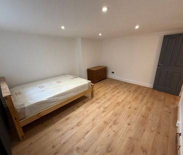 4 Bed Terraced House, London, E5 - Photo 5