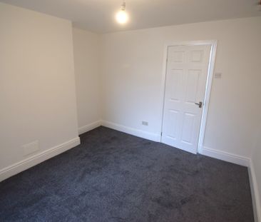 To Let 1 Bed Flat - Photo 1