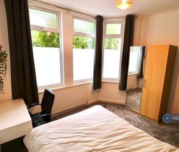 8 bedroom terraced house to rent - Photo 4