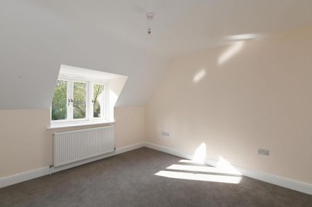 3 bedroom semi-detached house to rent - Photo 3