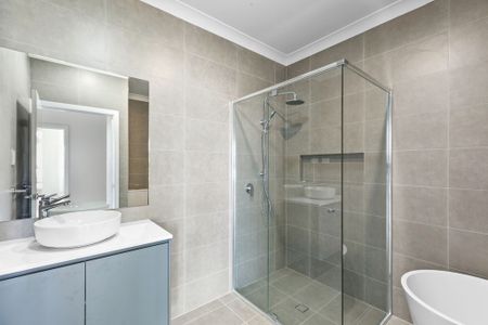 Charming 4-Bedroom Rental in Crangan Bay - Your New Home Awaits! - Photo 4