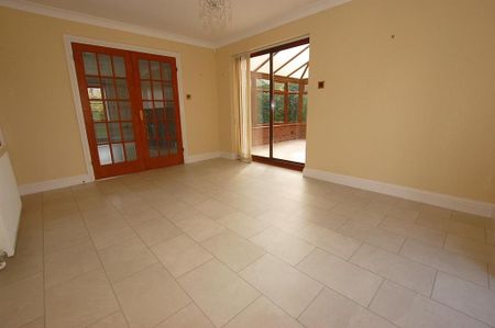 4 bedroom detached house to rent - Photo 2