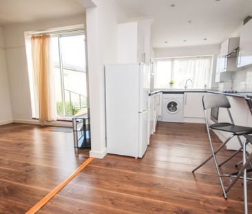 Wallisdown Road, Poole, BH12 - Photo 6