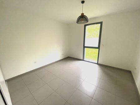 Location Appartement 3 pièces 73m² ROMANS SUR ISERE 26100 - Photo 3