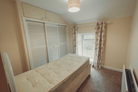 3 Bed Semi-detached House - Photo 4