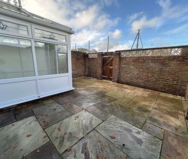 Little Green, Gosport - Photo 1