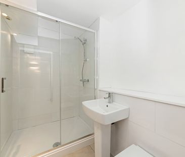 1 Bed Flat, Lee High Road, SE12 - Photo 5