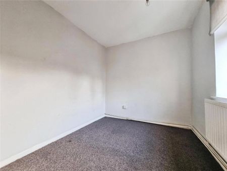 2 bedroom maisonette to rent - Photo 2