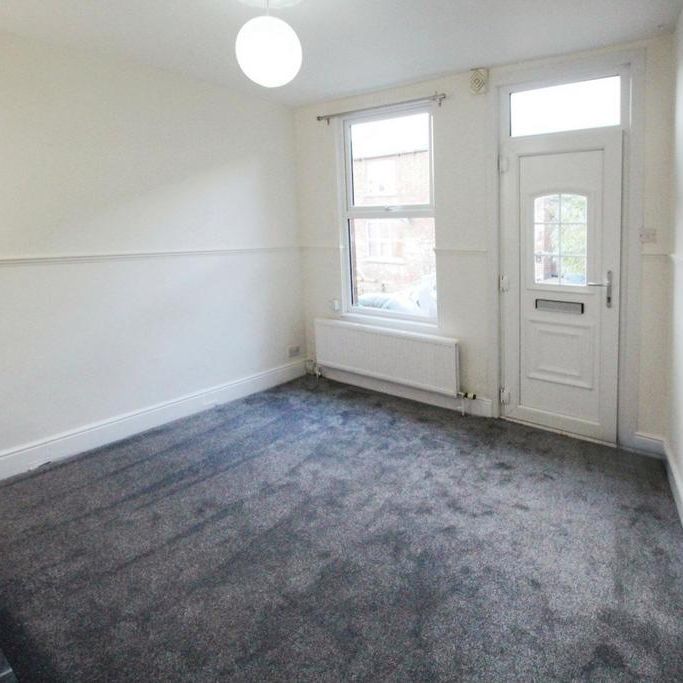 3 bedroom end of terrace house to rent - Photo 1