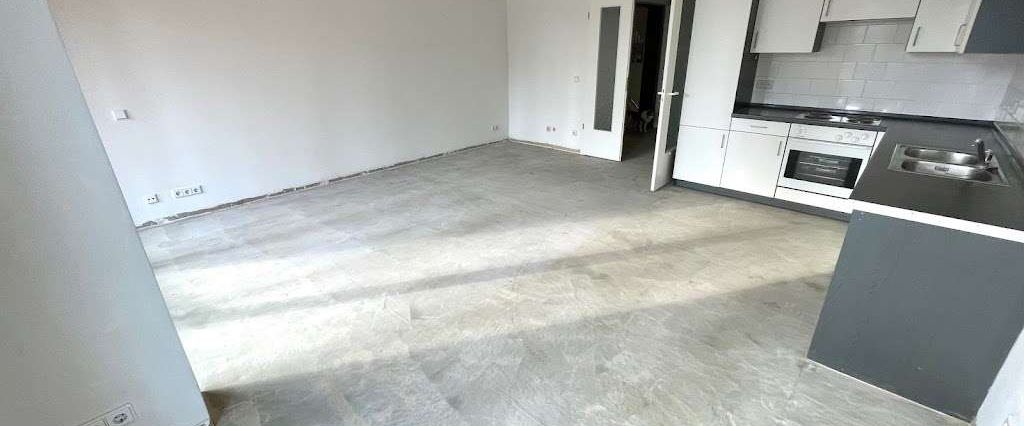 WBS mit besonderem Wohnbedarf - 2-Zimmer Wohnung mit Balkon f&uuml;r Renovierungsfreudige! - Photo 1