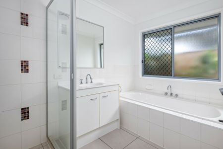 Modern Family Home - Photo 2