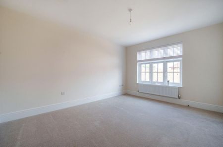 4 bedroom detached house to rent - Photo 3