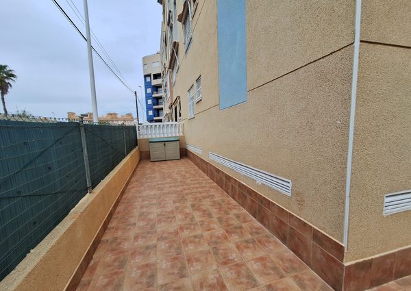 Ref.7505 2-Bedroom Apartment Just 300m from the Beach