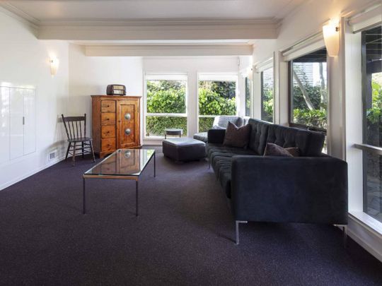 FULLY FURNISHED - UNAVAILABLE UNTIL OCTOBER 2018 - Photo 1