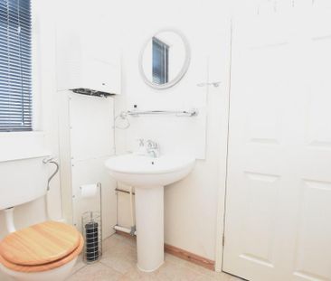 2 bedroom terraced house to rent - Photo 6