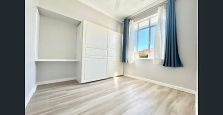 Beautifully presented family home set in prime location, offering both comfort and convenience - Photo 4