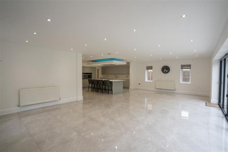 5 bedroom detached house to rent - Photo 5