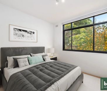 Modern One-Bedroom Apartment with Leafy Outlook - Photo 2