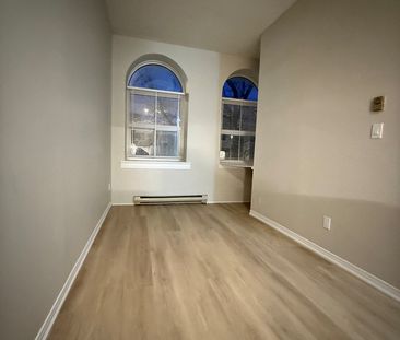 1-123 Wyndham St N - Photo 4