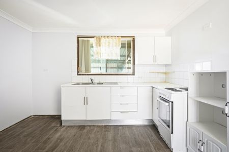 Spacious 3-Bedroom Family Home in Sought-After Bonnyrigg Heights Location - Photo 5