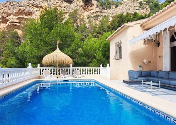 Villa for rent in Cumbre del Sol with 5 bedrooms