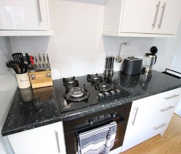 3 bedroom flat to rent - Photo 6