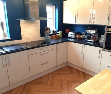 2 bedroom semi-detached house to rent - Photo 5