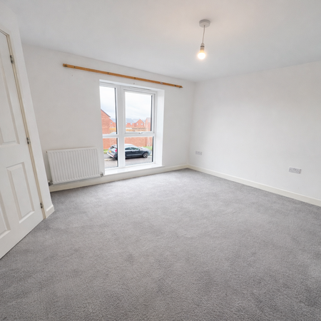 3 bedroom semi-detached house to rent - Photo 3