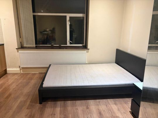 Price £1,100 pcm - Available 17/01/2026 - Furnished - Photo 1