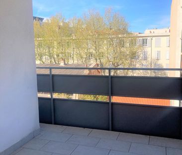 Appartement 3 pièces 53m2 MARSEILLE 5EME 814 euros - Photo 1