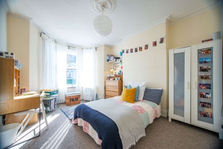 A stylish six bed property in a prime location. - Photo 3