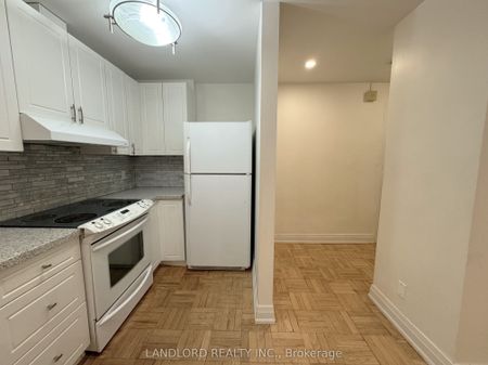 2696 Lake Shore Boulevard W #4 , - Photo 2